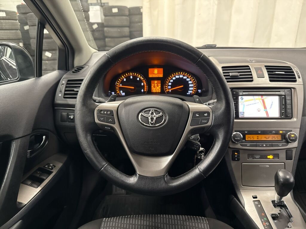 Toyota Avensis 2011 Musta