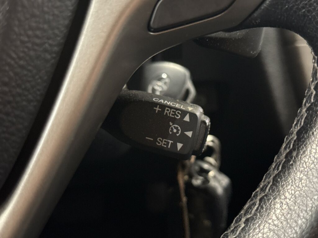 Toyota Avensis 2011 Musta