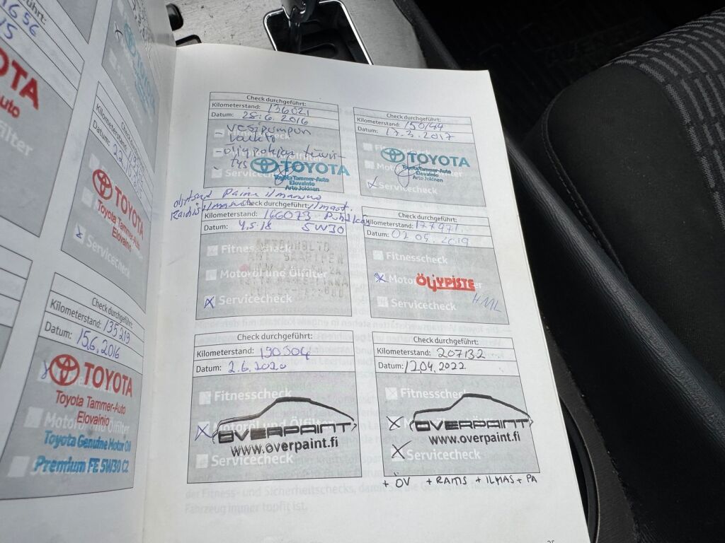 Toyota Avensis 2011 Musta