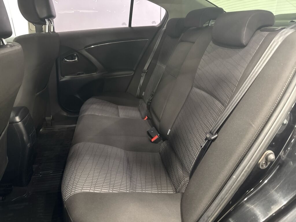 Toyota Avensis 2011 Musta