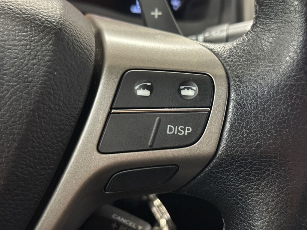 Toyota Avensis 2011 Musta