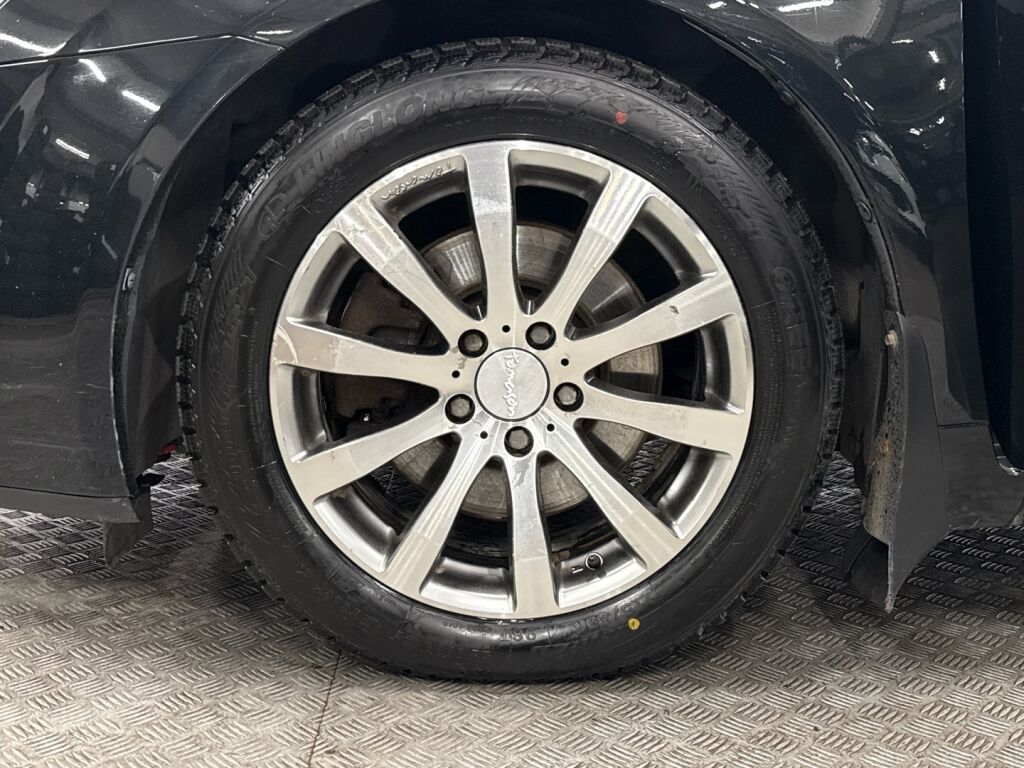 Toyota Avensis 2011 Musta