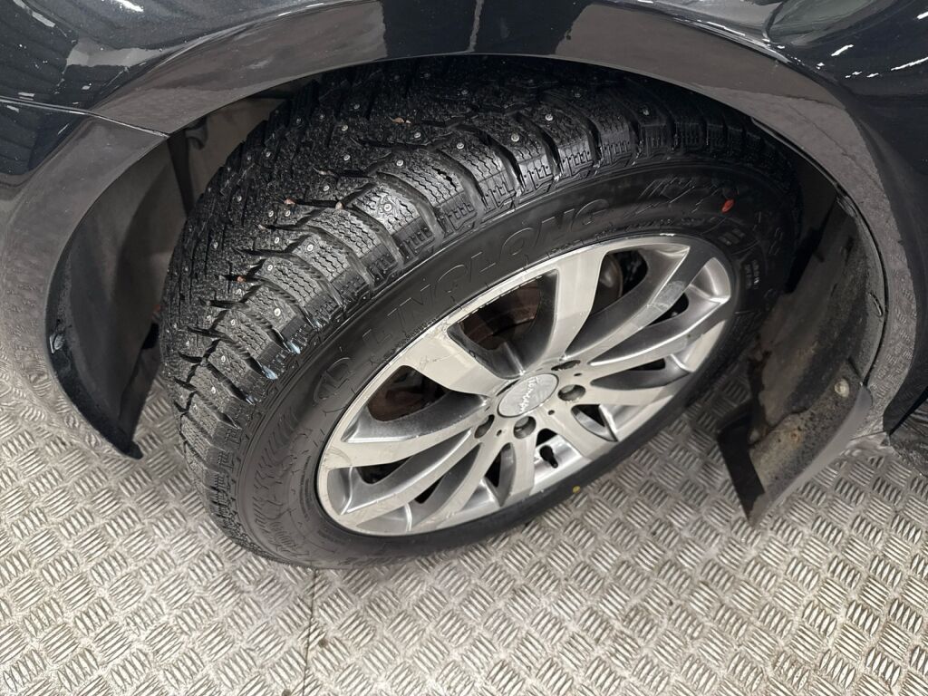 Toyota Avensis 2011 Musta