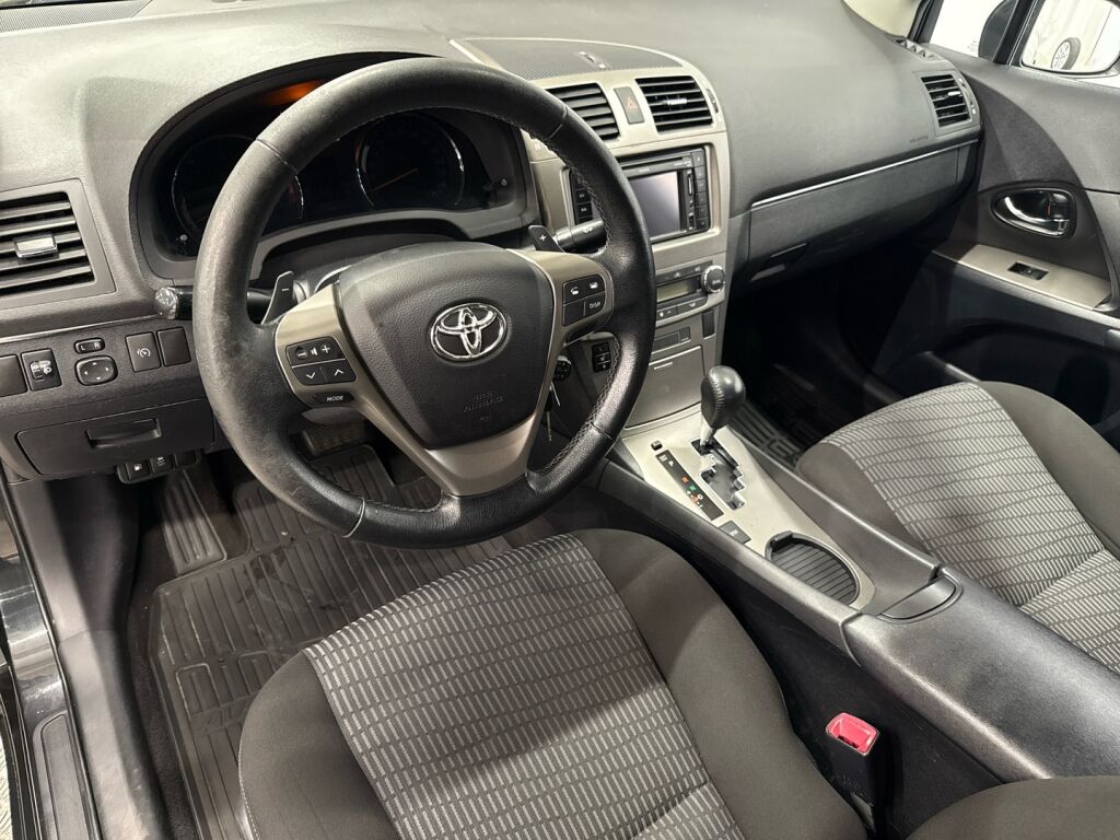 Toyota Avensis 2011 Musta