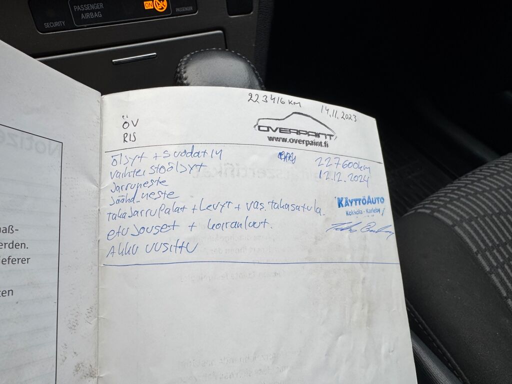 Toyota Avensis 2011 Musta