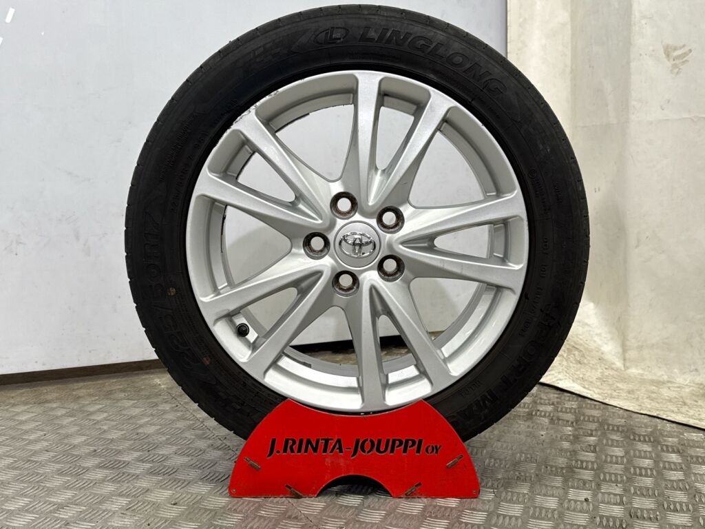 Toyota Avensis 2011 Musta