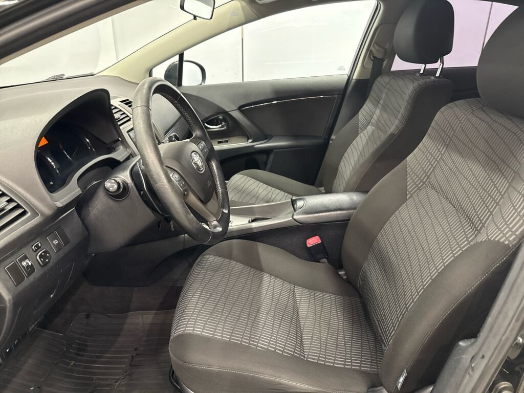 Toyota Avensis 2011 Musta