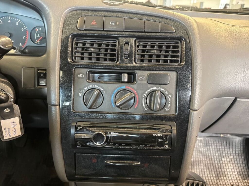 Toyota Avensis 1998 Valkoinen
