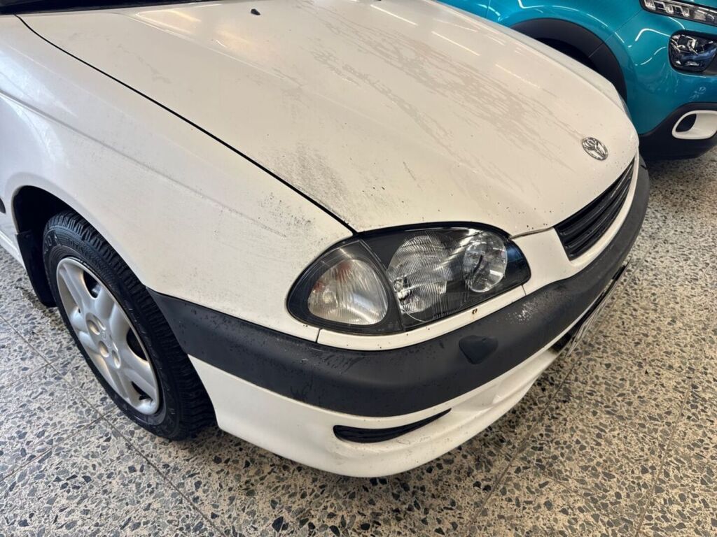 Toyota Avensis 1998 Valkoinen