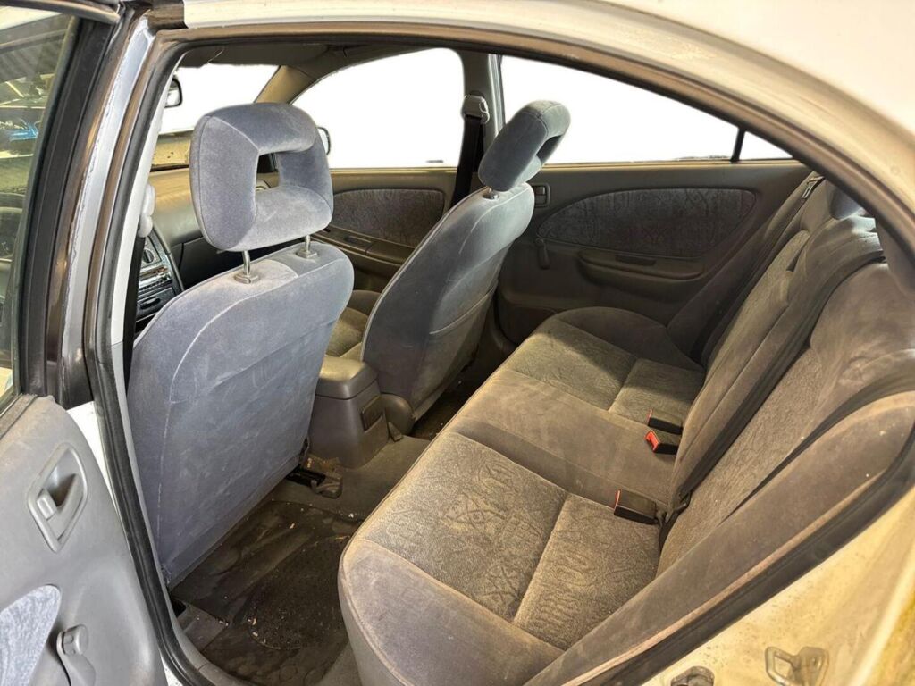 Toyota Avensis 1998 Valkoinen