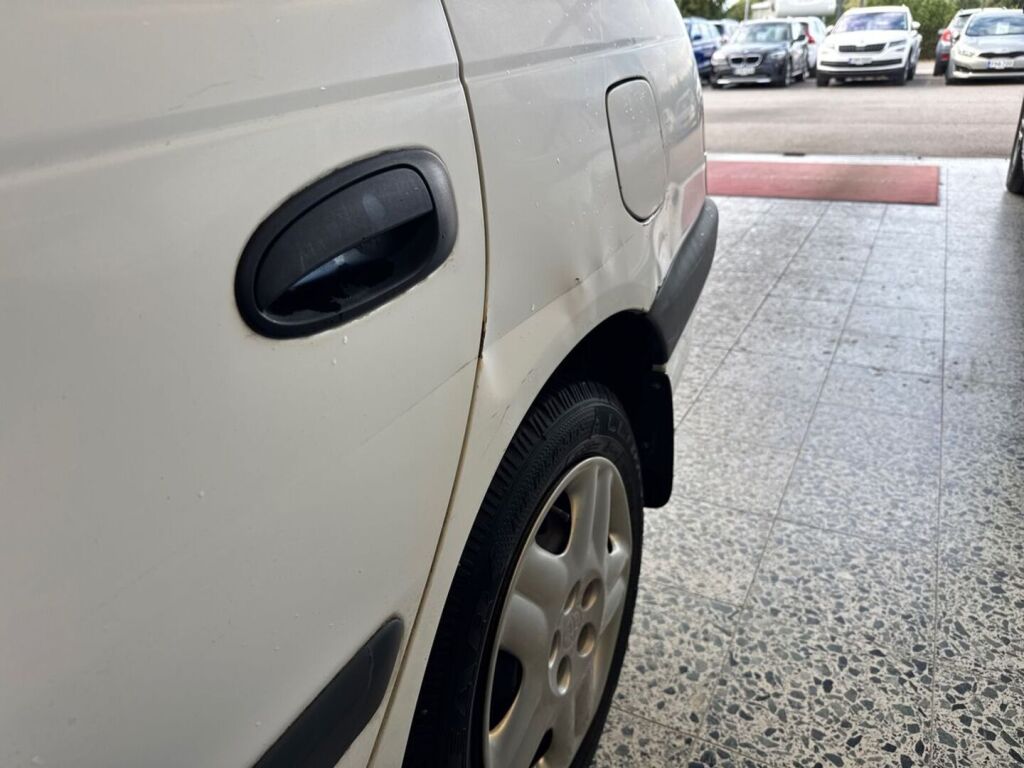 Toyota Avensis 1998 Valkoinen