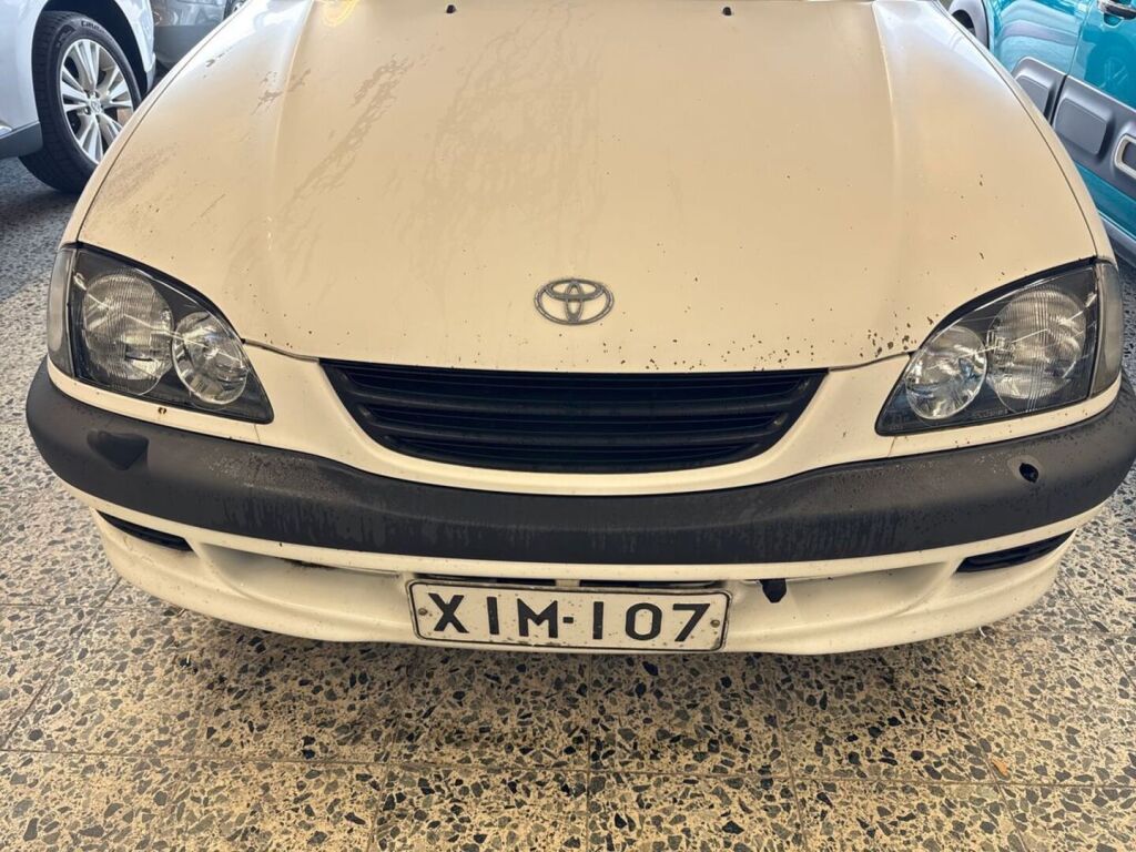 Toyota Avensis 1998 Valkoinen