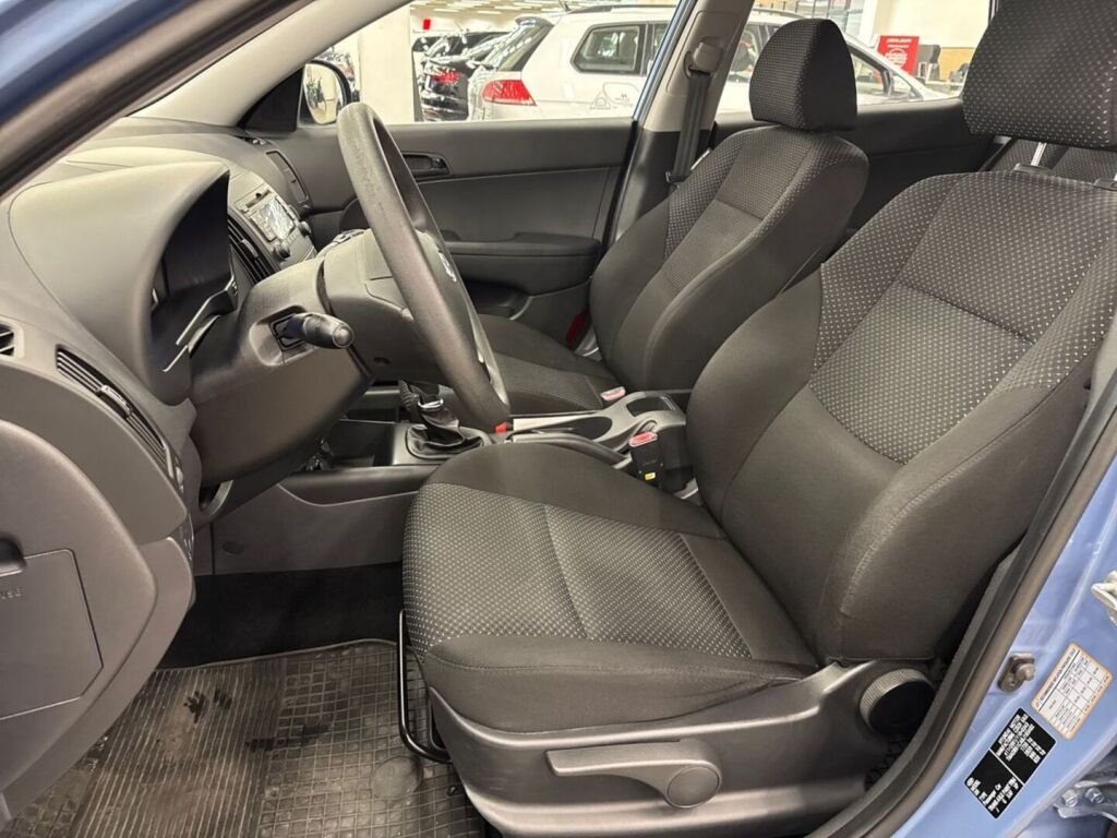 Hyundai i30 2011 Sininen