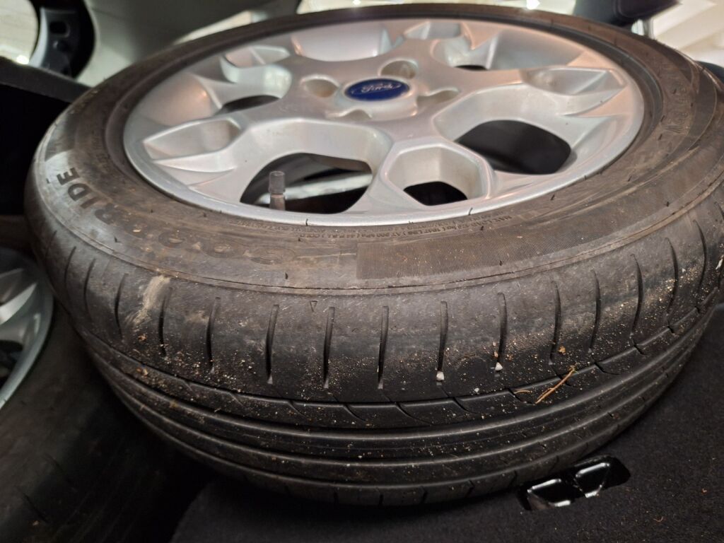 Ford Fiesta 2012 Punainen