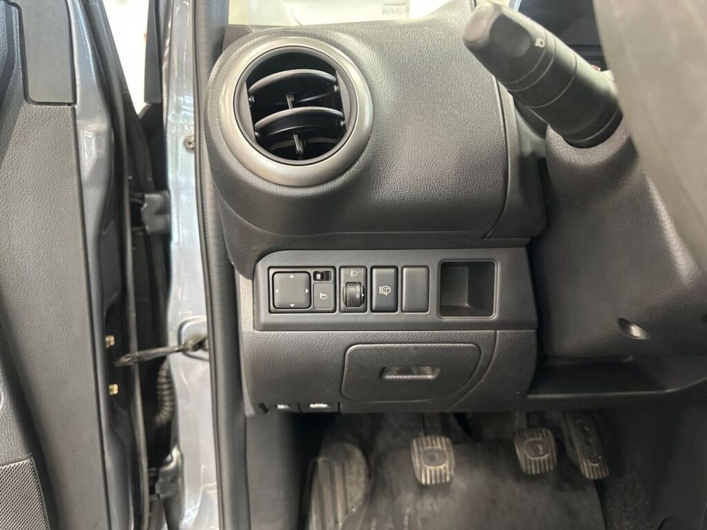 Nissan Note 2006 Harmaa