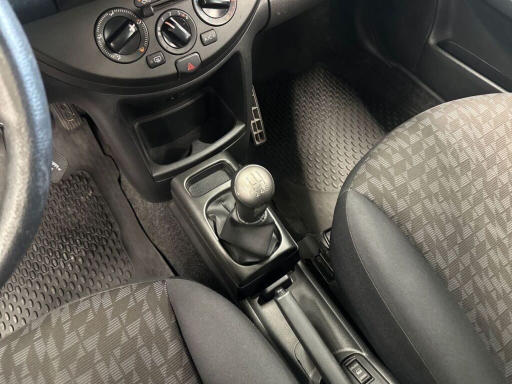Nissan Note 2006 Harmaa