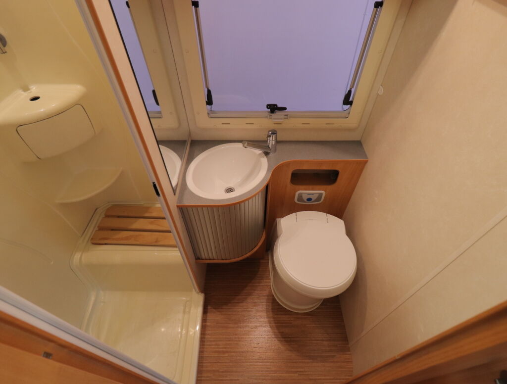 Adria CORAL S 660 SL 2008 Hopea