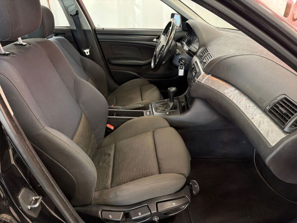 BMW 318 2002 Musta
