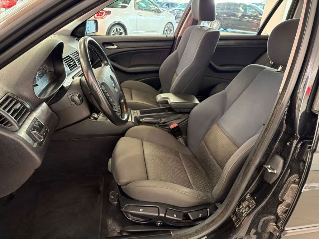 BMW 318 2002 Musta