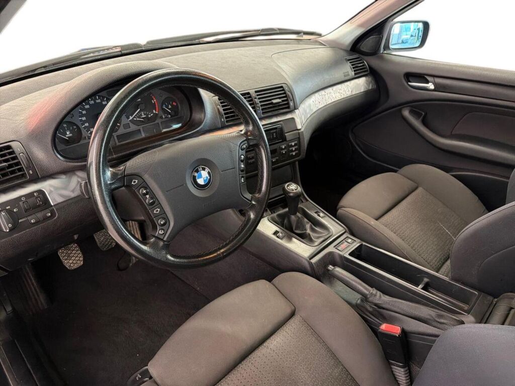 BMW 318 2002 Musta