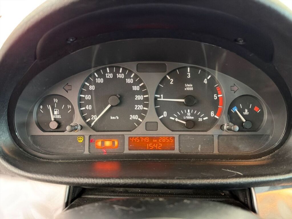 BMW 318 2002 Musta