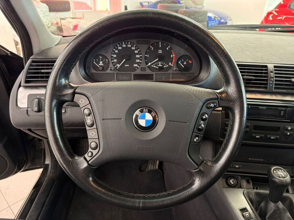 BMW 318 2002 Musta