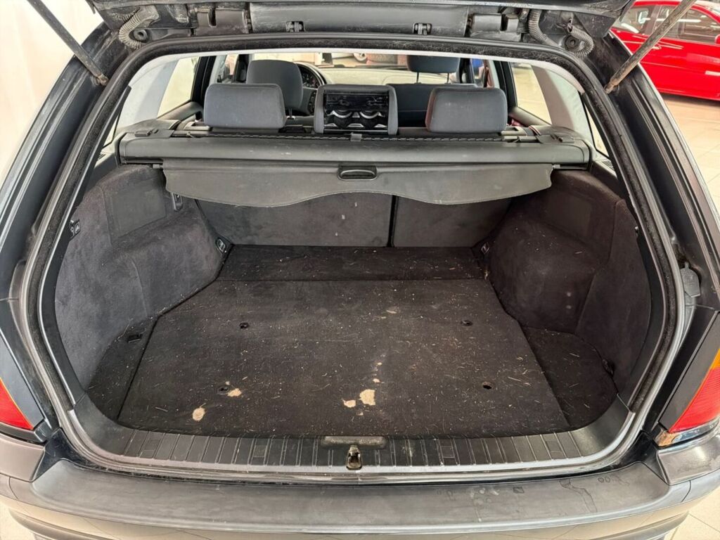 BMW 318 2002 Musta