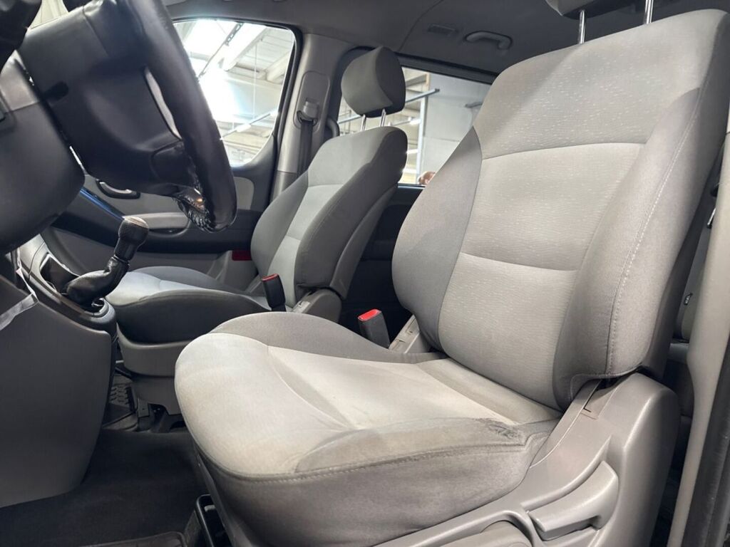 Hyundai H-1 2010 Musta