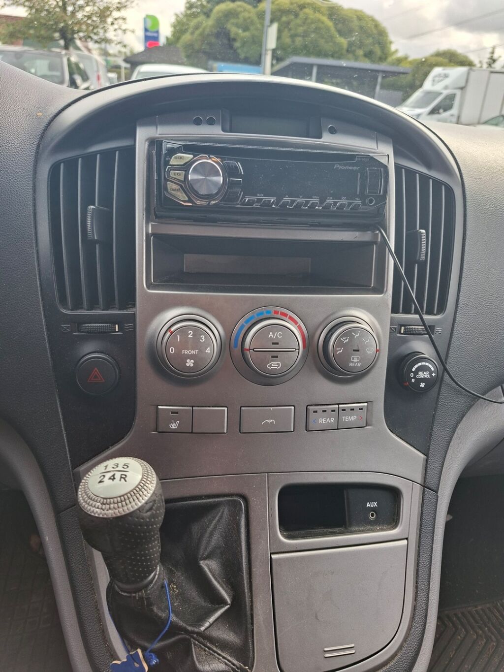 Hyundai H-1 2010 Musta