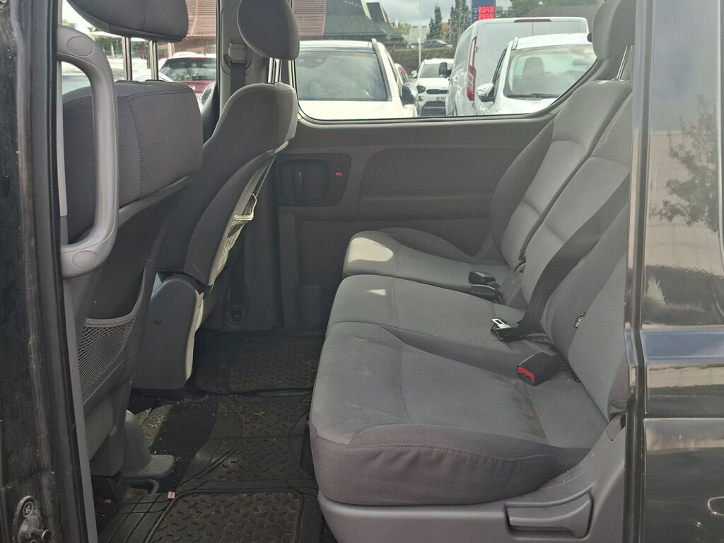 Hyundai H-1 2010 Musta
