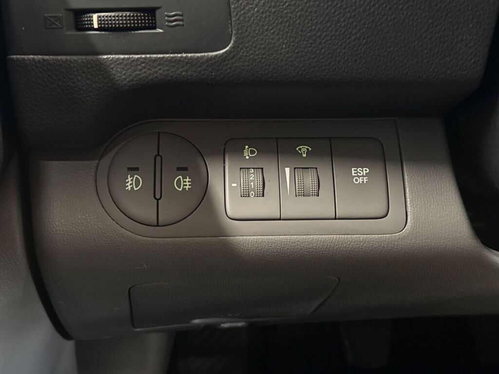 Hyundai H-1 2010 Musta