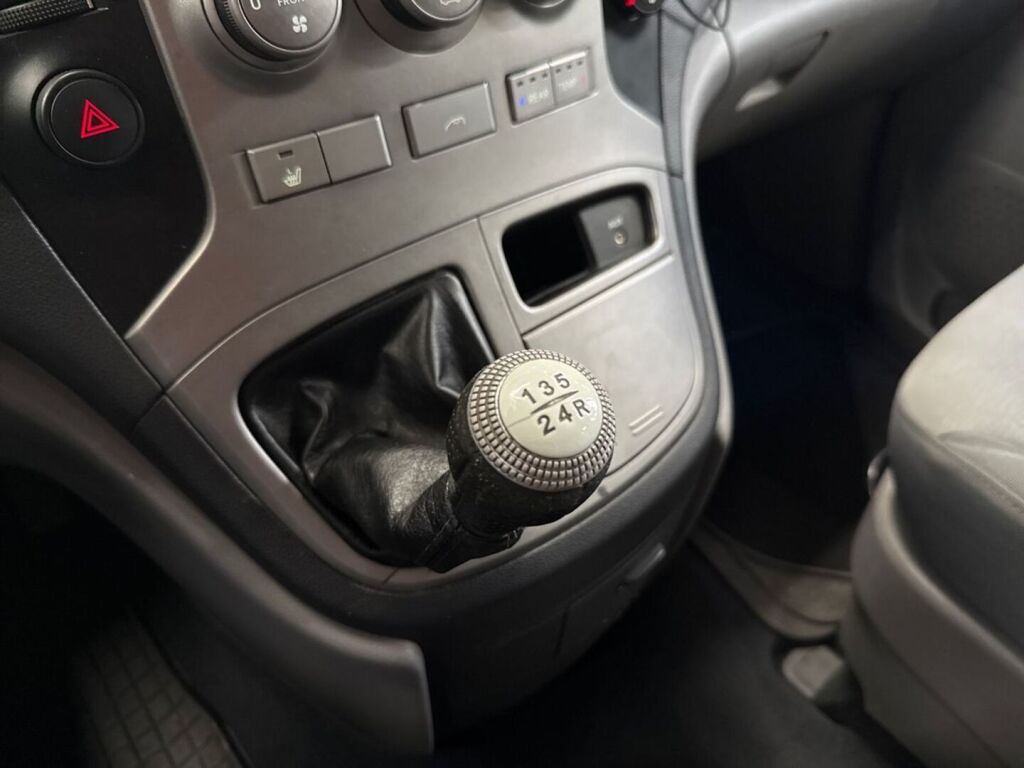 Hyundai H-1 2010 Musta