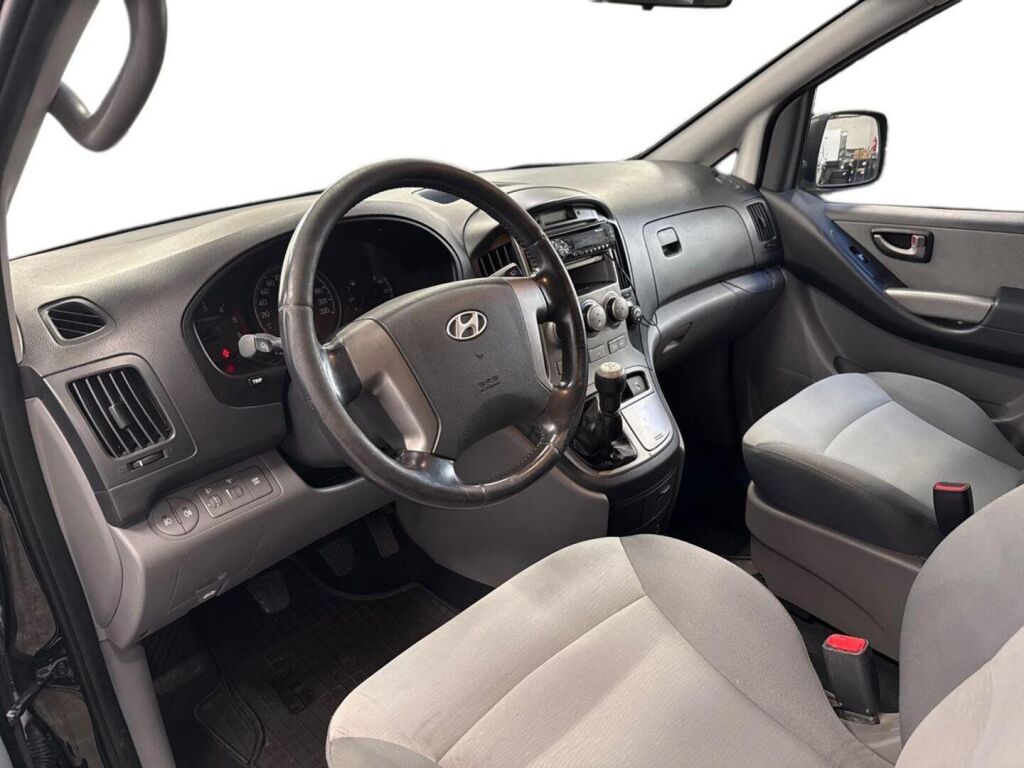 Hyundai H-1 2010 Musta