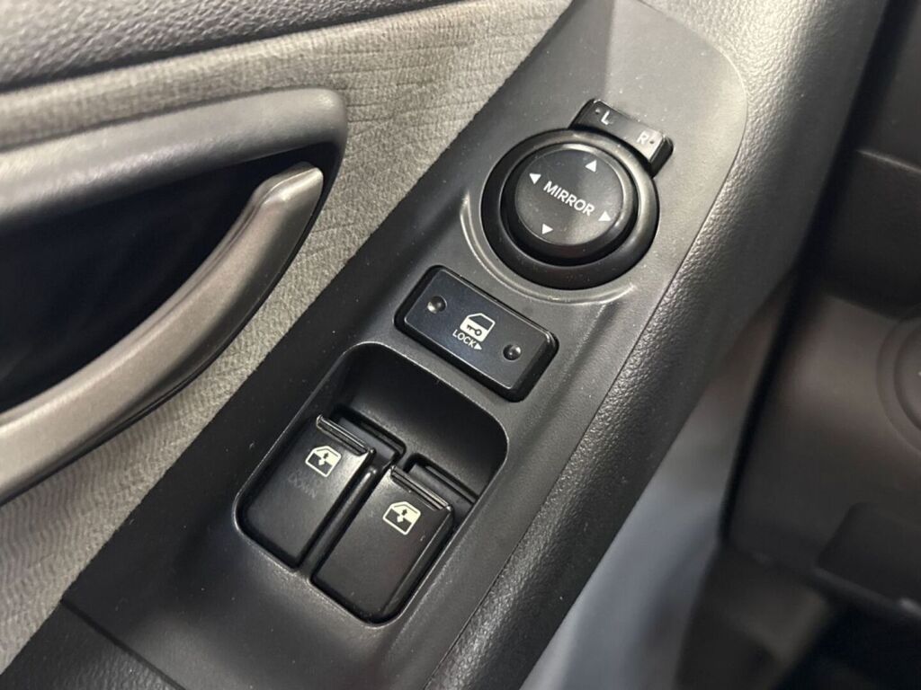 Hyundai H-1 2010 Musta