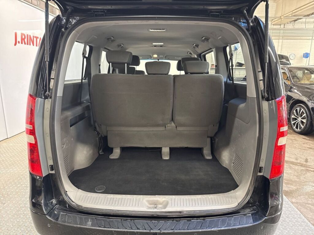 Hyundai H-1 2010 Musta