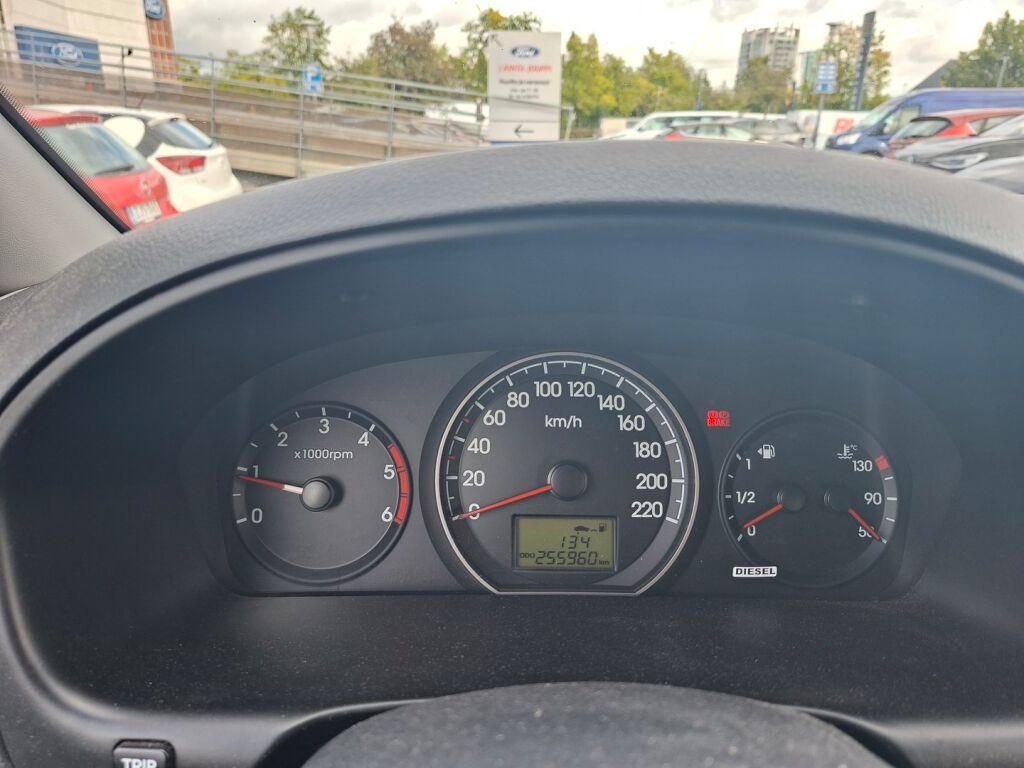 Hyundai H-1 2010 Musta