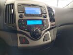 Hyundai i30 2011 Punainen