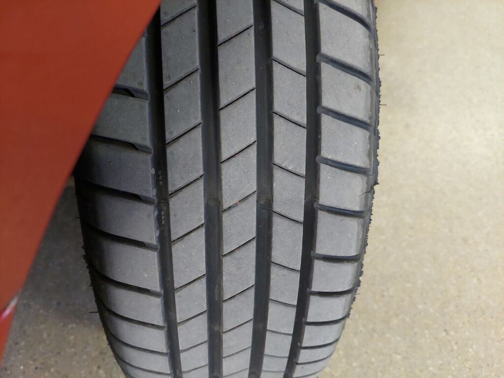 Hyundai i30 2011 Punainen