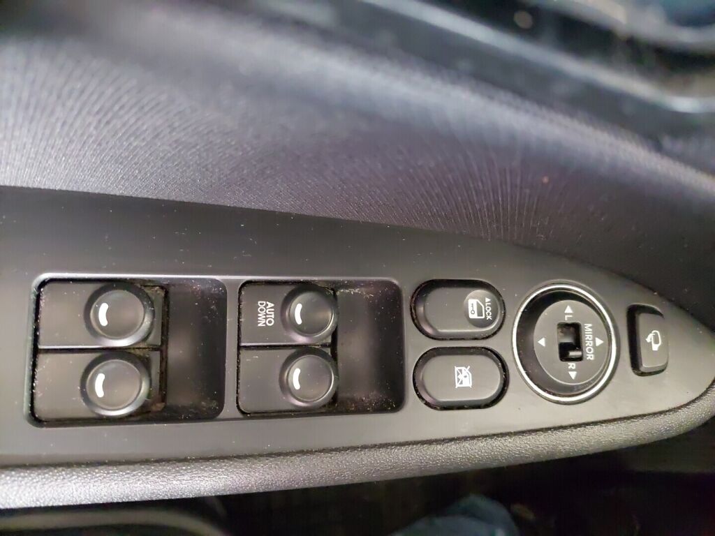 Hyundai i30 2011 Punainen