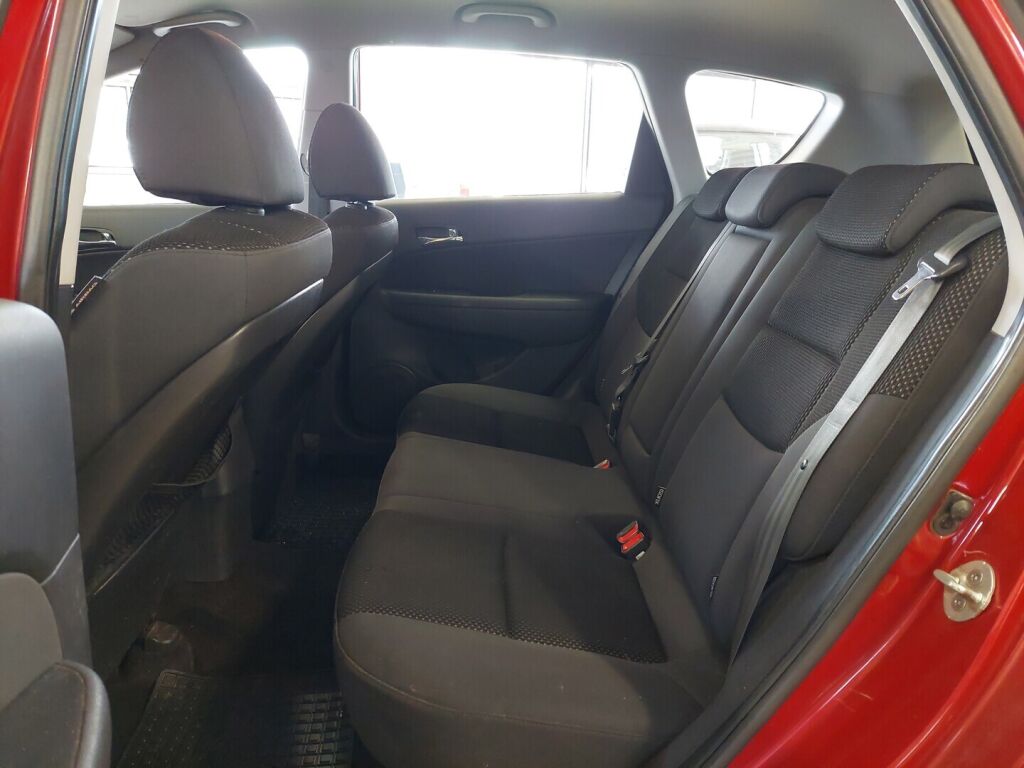 Hyundai i30 2011 Punainen