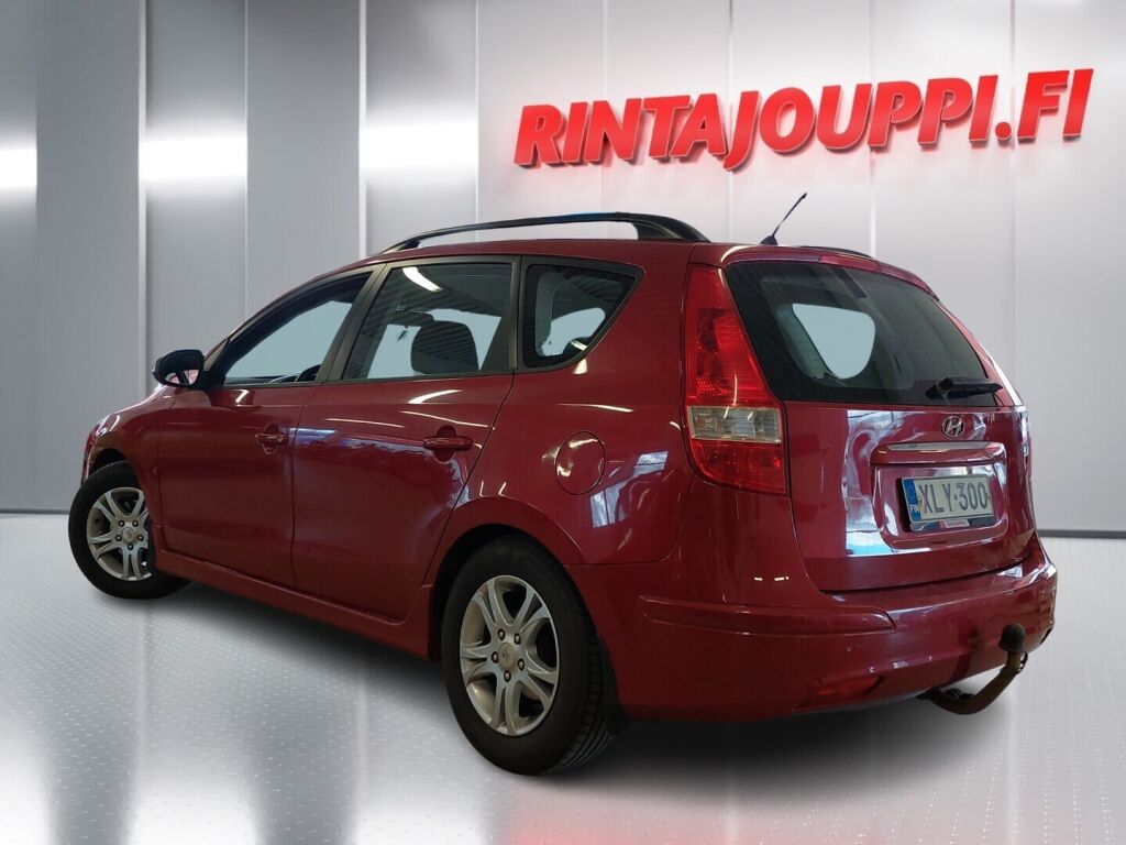 Hyundai i30 2011 Punainen