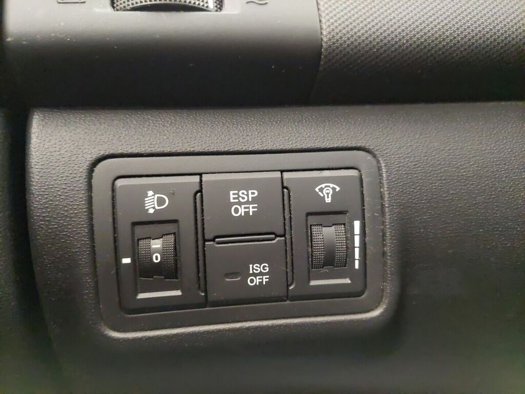 Hyundai i30 2011 Punainen