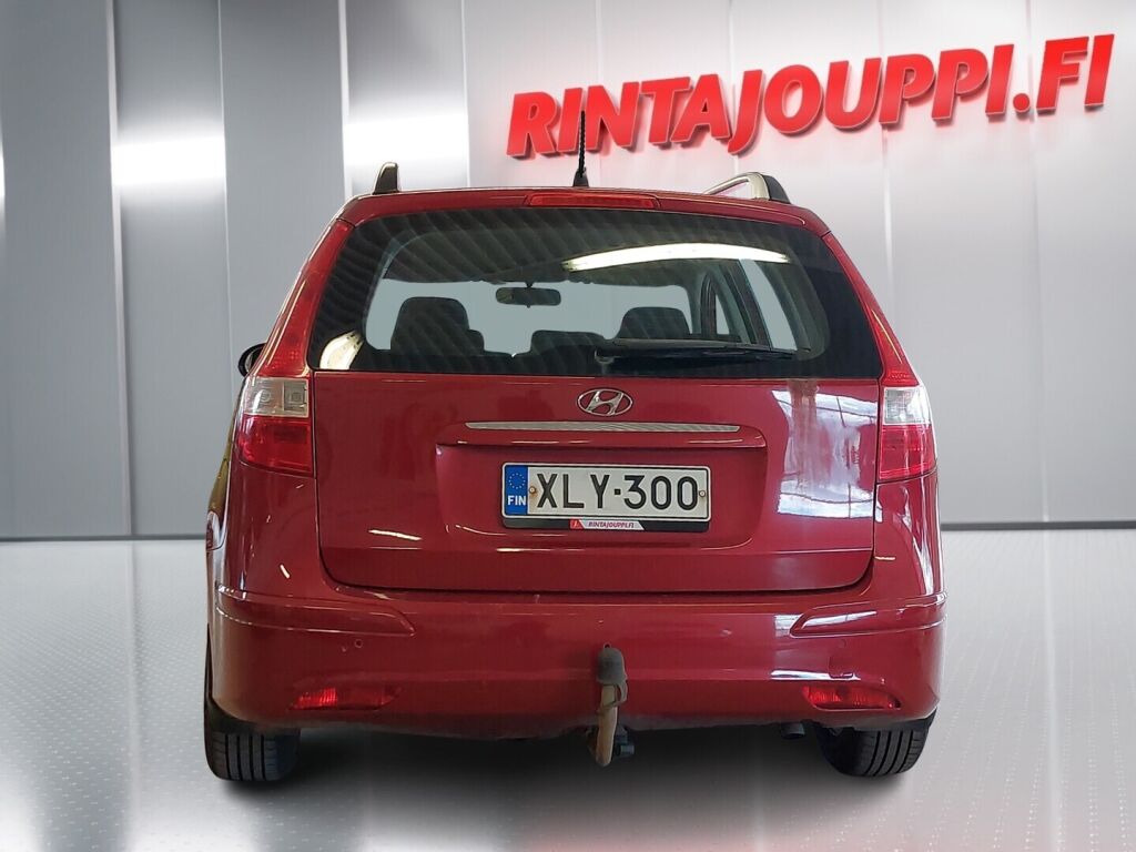 Hyundai i30 2011 Punainen