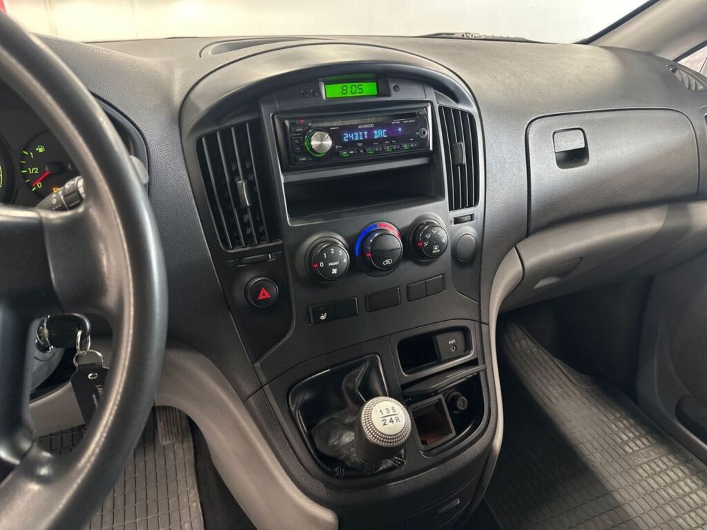 Hyundai H-1 2010 Valkoinen