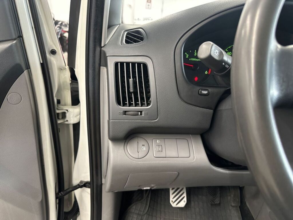 Hyundai H-1 2010 Valkoinen