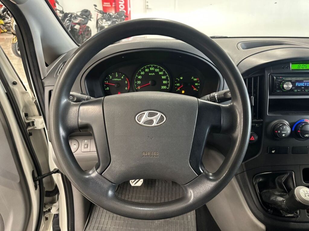 Hyundai H-1 2010 Valkoinen