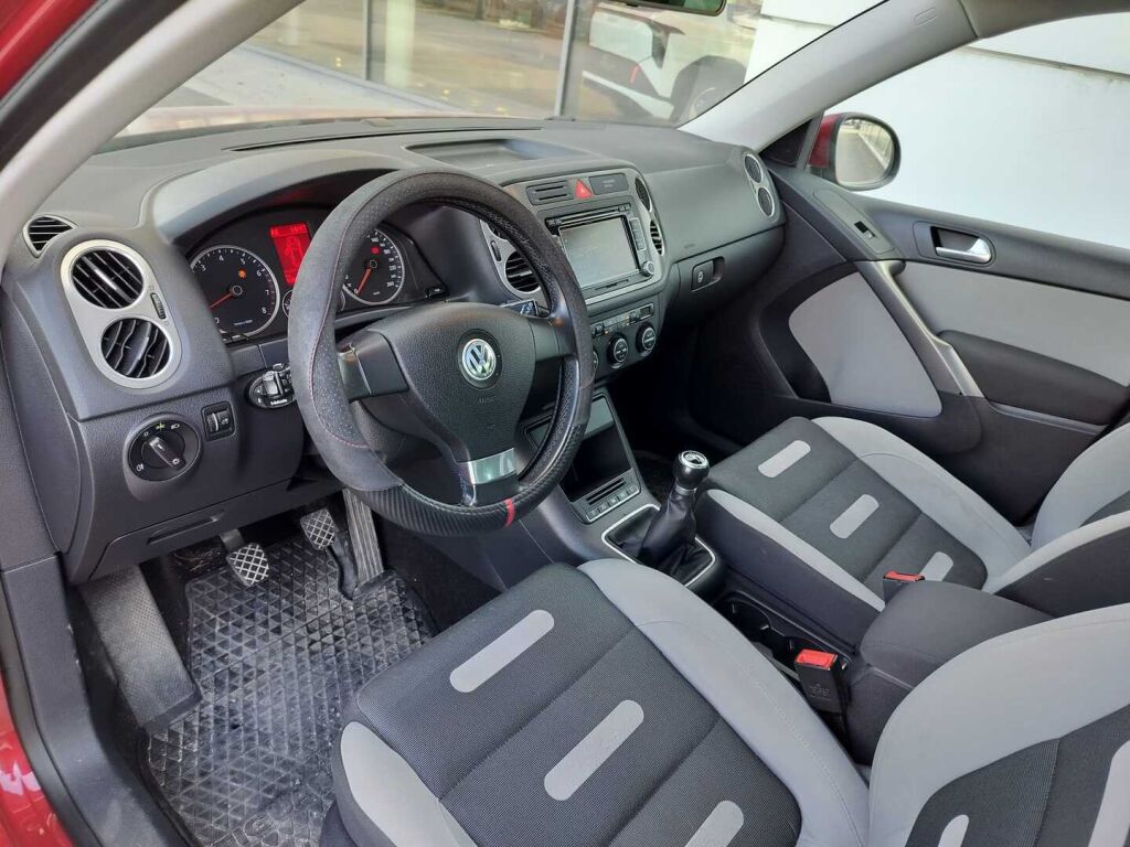 Volkswagen Tiguan 2008 Punainen
