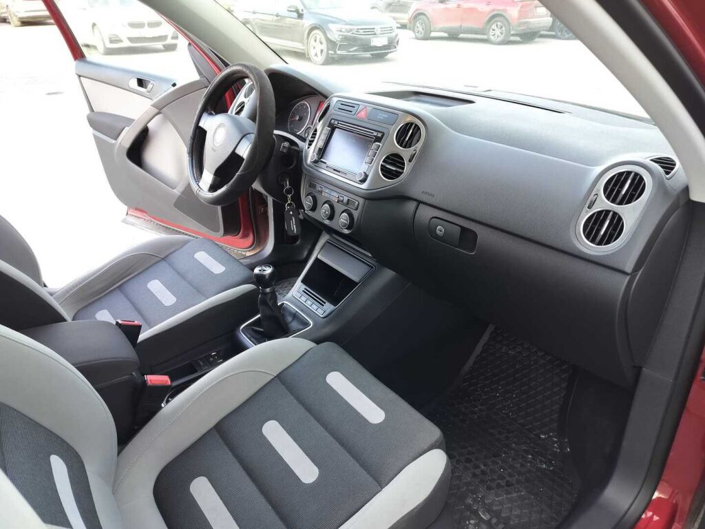Volkswagen Tiguan 2008 Punainen