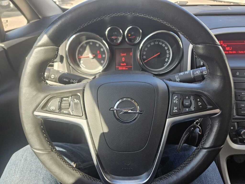 Opel Astra 2012 Harmaa