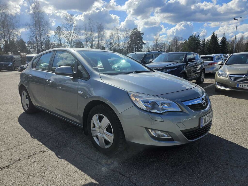 Opel Astra 2012 Harmaa